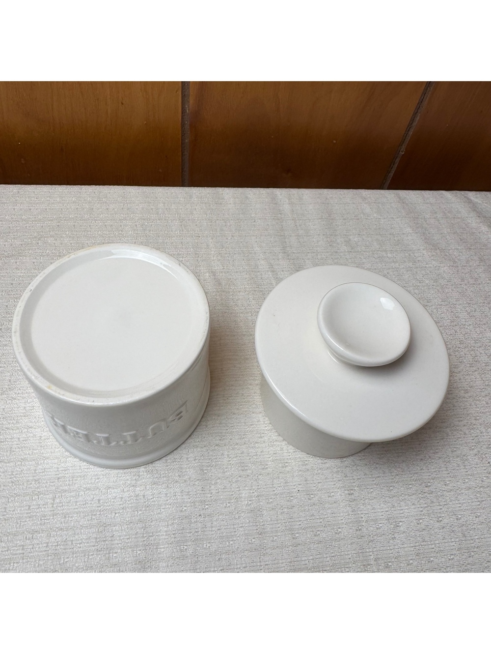 Vintage White Ceramic Butter Crock With Lid Countertop Butter Keeper - Picture 6 of 7